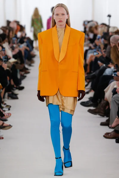 Look 39